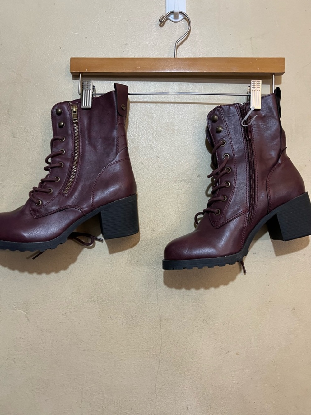 Stunning Sun + Stone Burgundy Lace-Up Block Heel Ankle Boots size 8
